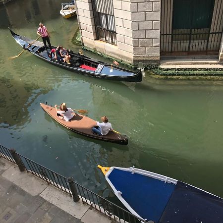B&B Al Teatro With Canal View ヴェネツィア エクステリア 写真