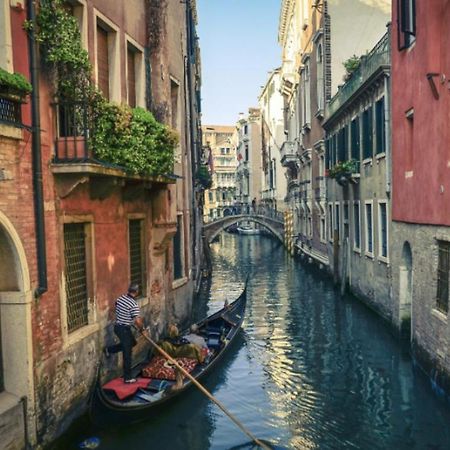 B&B Al Teatro With Canal View ヴェネツィア エクステリア 写真