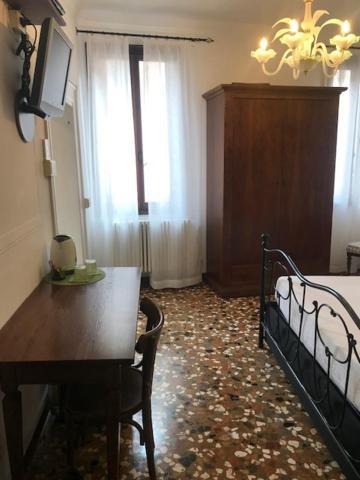 B&B Al Teatro With Canal View ヴェネツィア エクステリア 写真