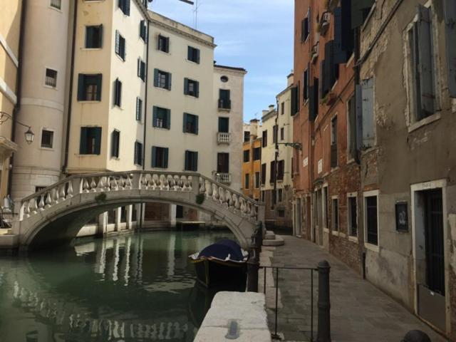 B&B Al Teatro With Canal View ヴェネツィア エクステリア 写真