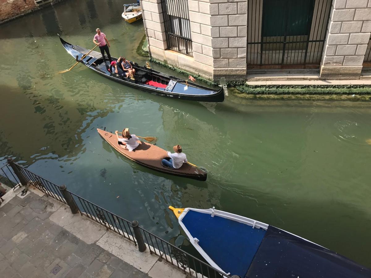 B&B Al Teatro With Canal View ヴェネツィア エクステリア 写真